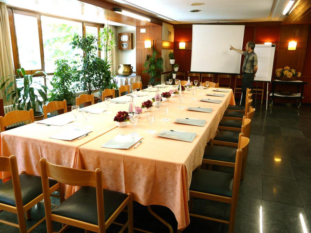 Hotel Nice La Seu d'Urgell Dış mekan fotoğraf