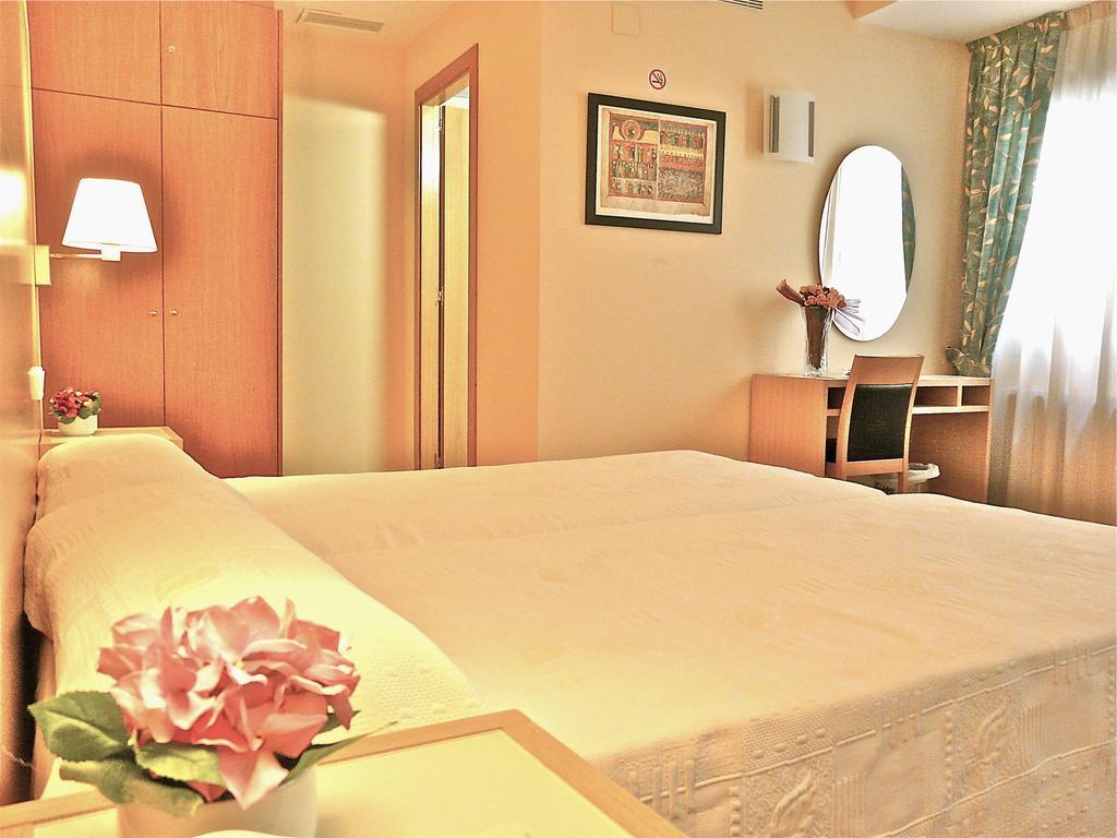 Hotel Nice La Seu d'Urgell Dış mekan fotoğraf
