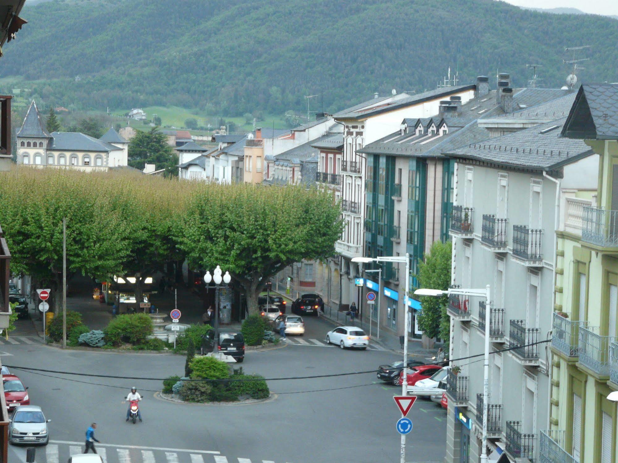 Hotel Nice La Seu d'Urgell Dış mekan fotoğraf