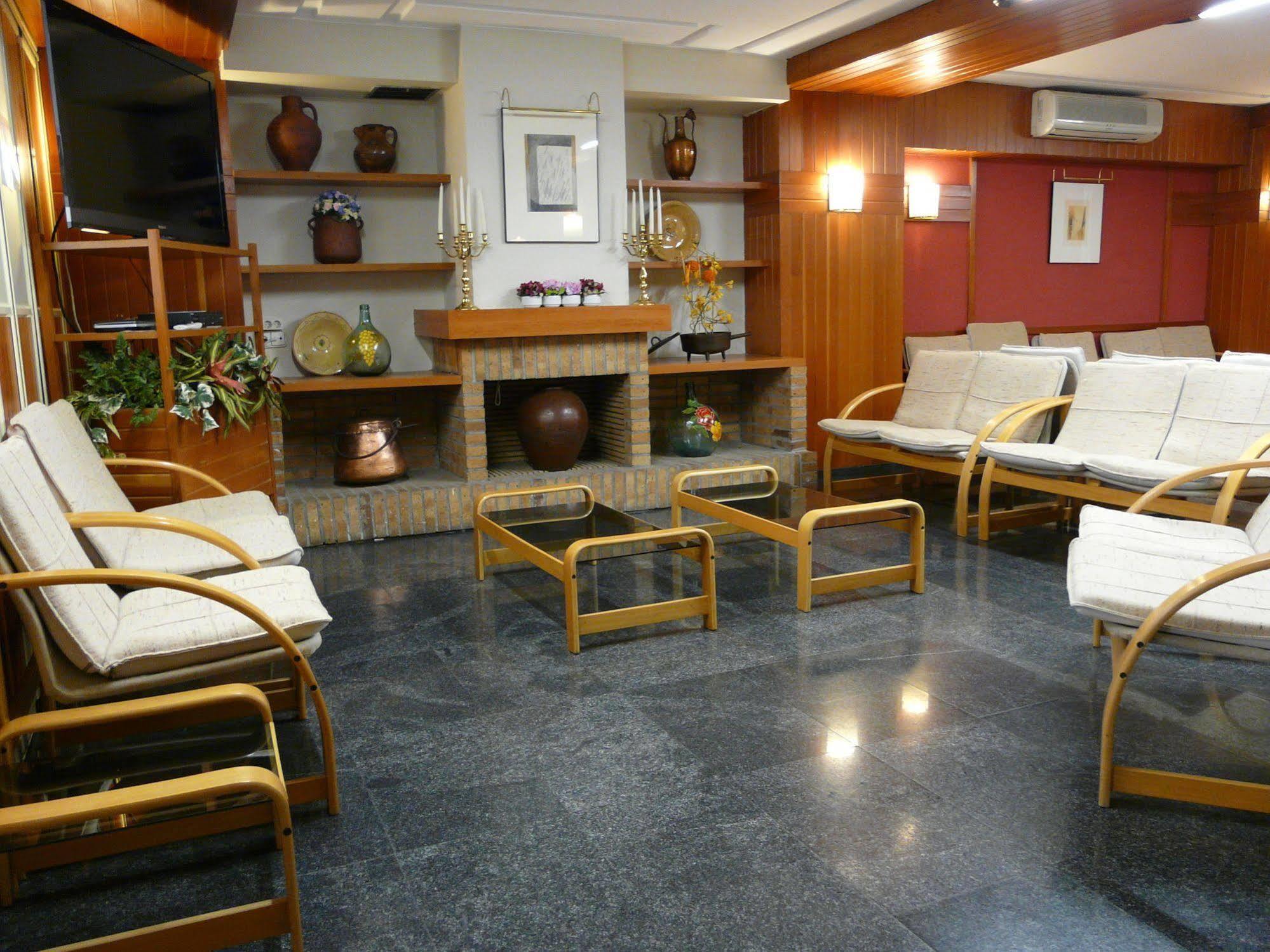 Hotel Nice La Seu d'Urgell Dış mekan fotoğraf