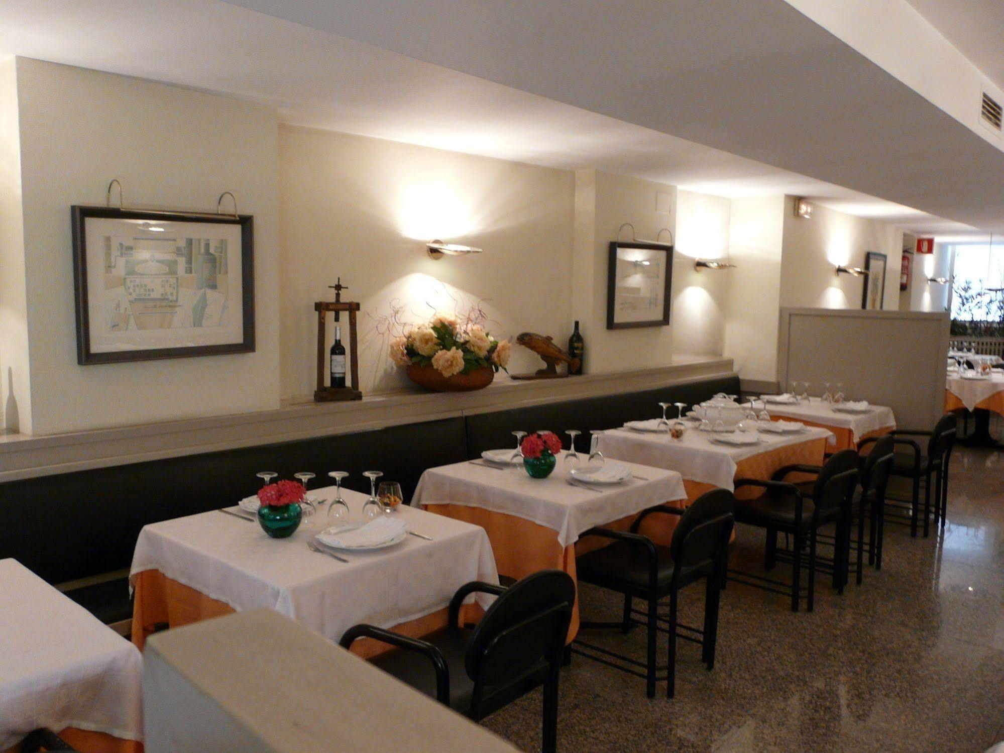 Hotel Nice La Seu d'Urgell Dış mekan fotoğraf