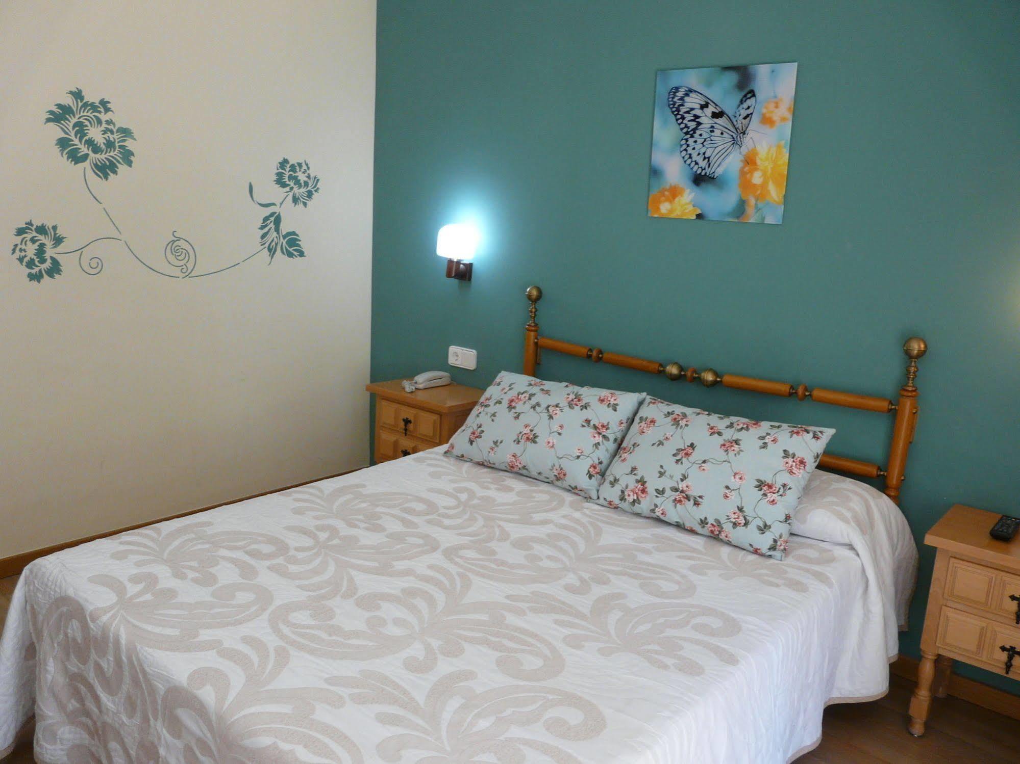 Hotel Nice La Seu d'Urgell Dış mekan fotoğraf