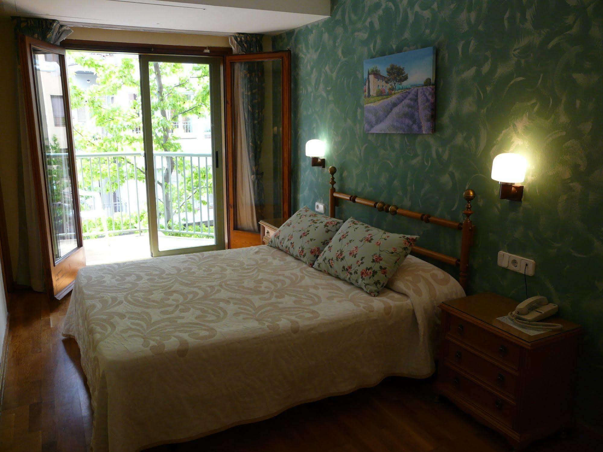 Hotel Nice La Seu d'Urgell Dış mekan fotoğraf