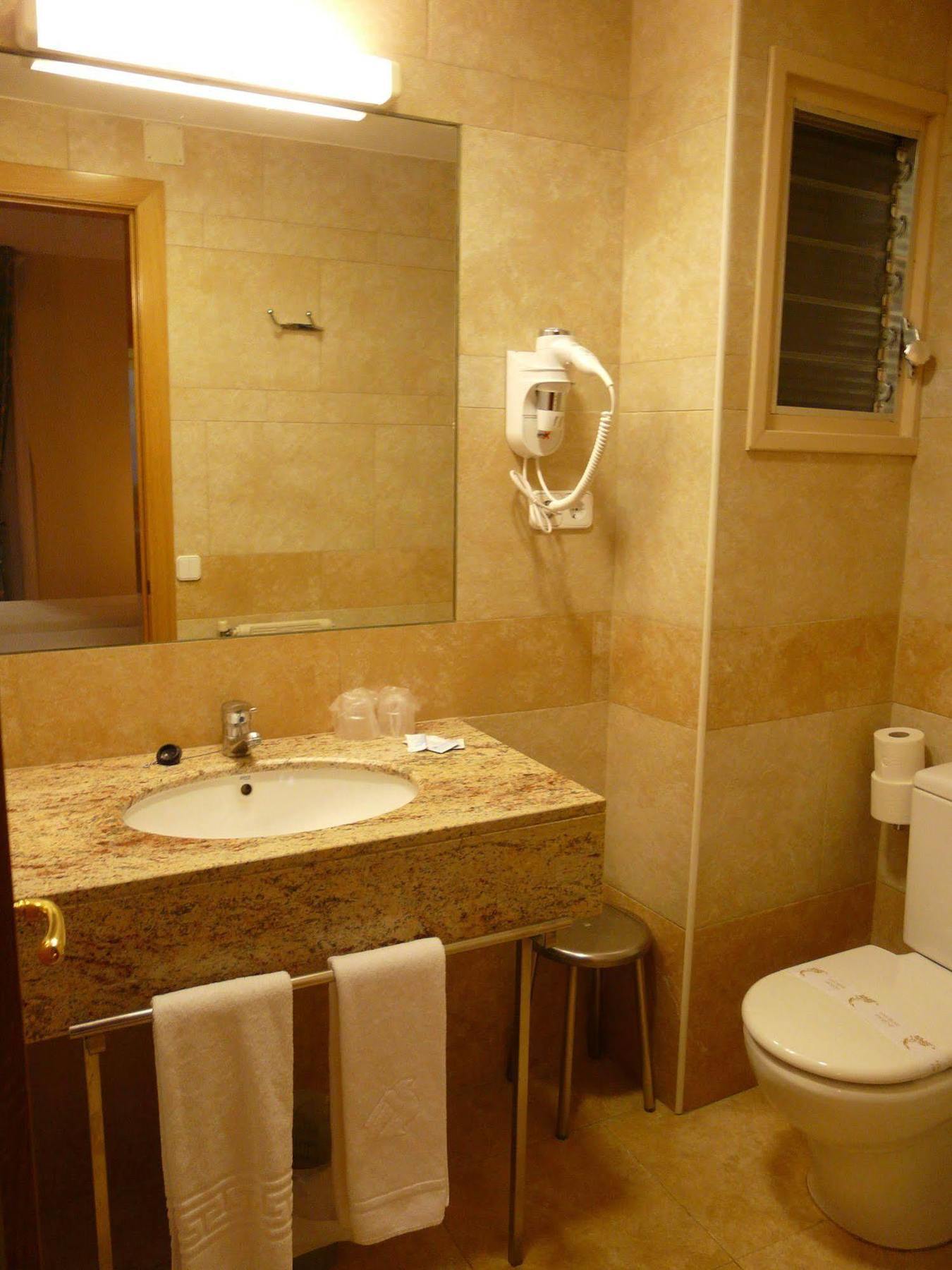 Hotel Nice La Seu d'Urgell Dış mekan fotoğraf