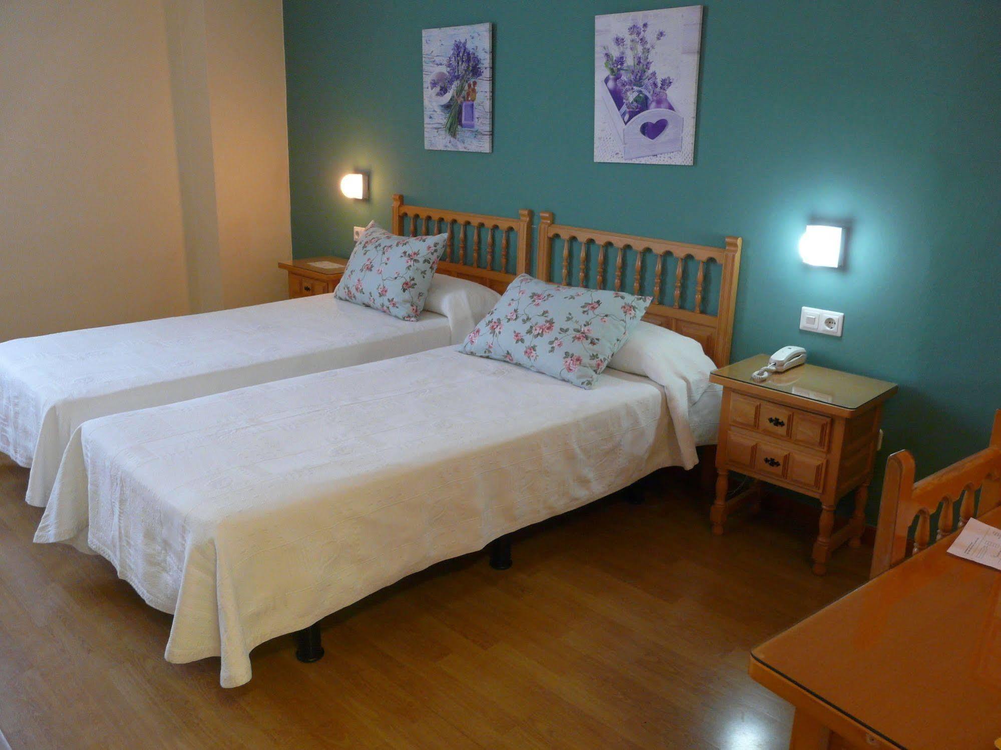 Hotel Nice La Seu d'Urgell Dış mekan fotoğraf
