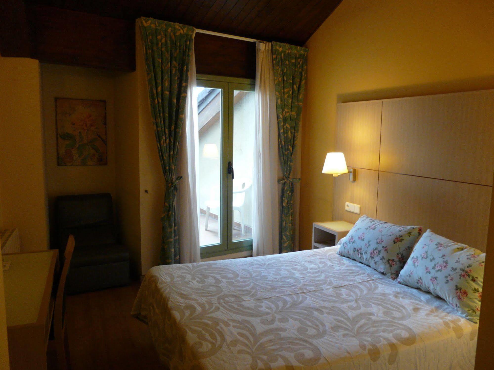 Hotel Nice La Seu d'Urgell Dış mekan fotoğraf