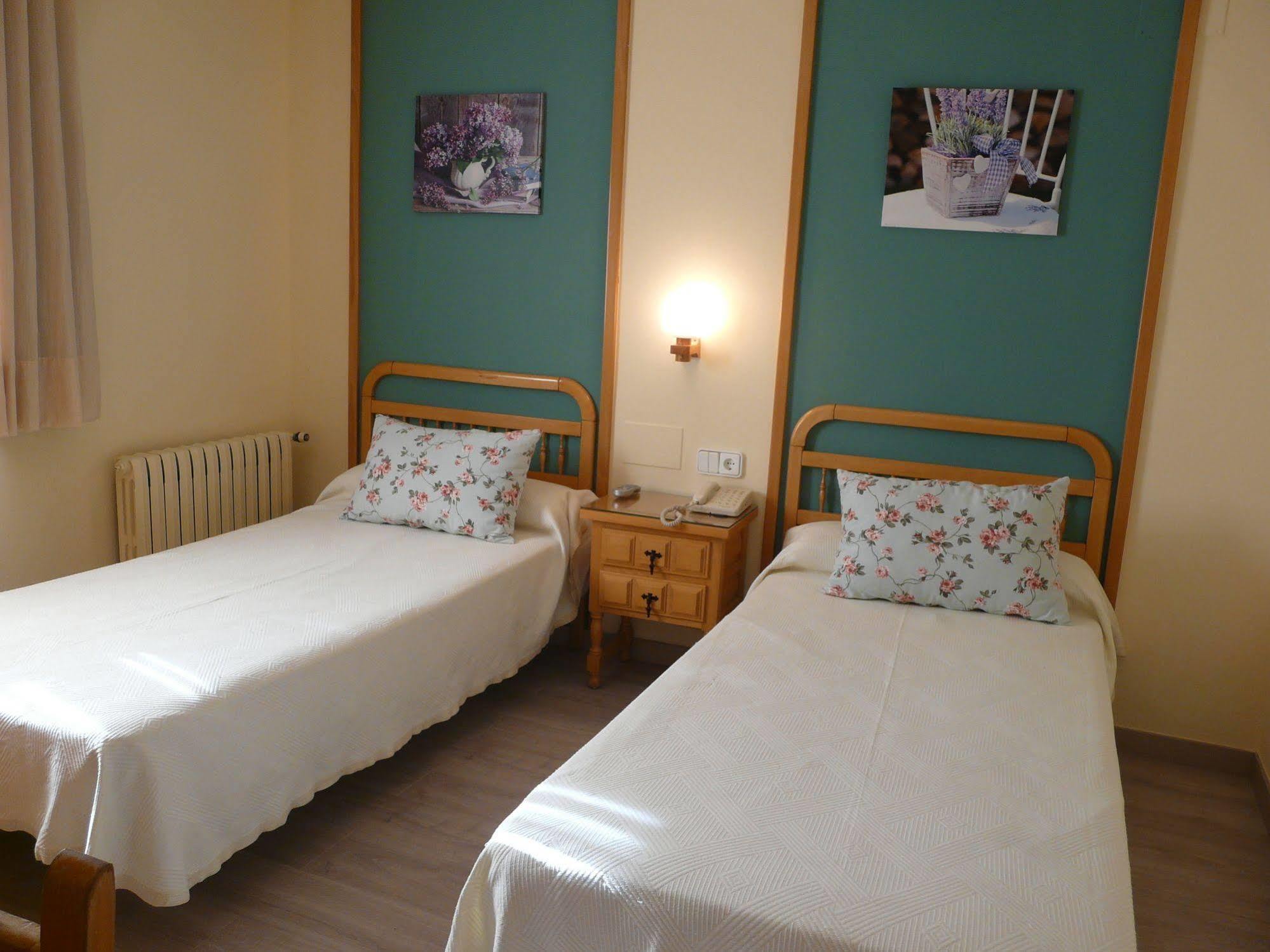 Hotel Nice La Seu d'Urgell Dış mekan fotoğraf