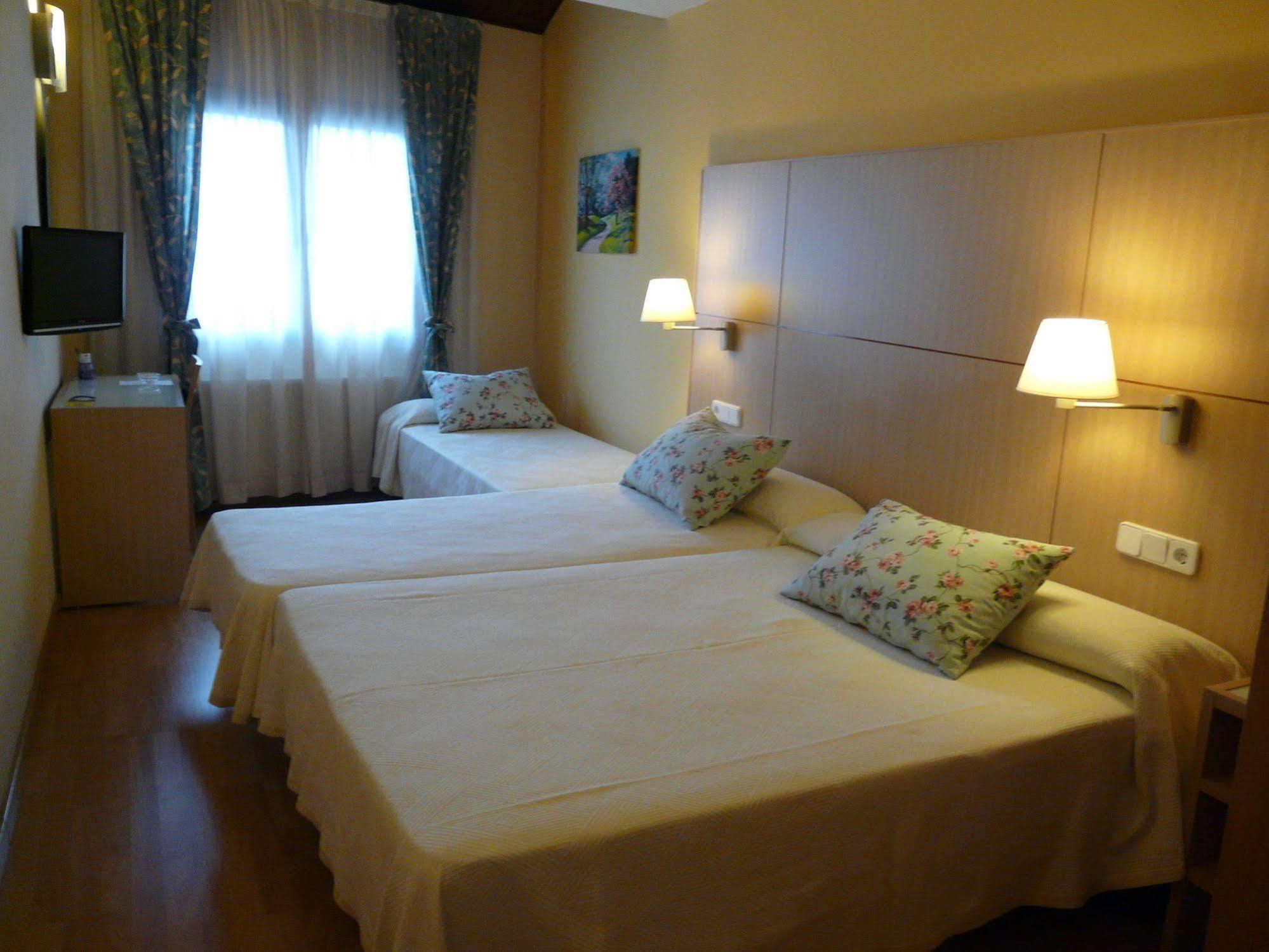Hotel Nice La Seu d'Urgell Dış mekan fotoğraf