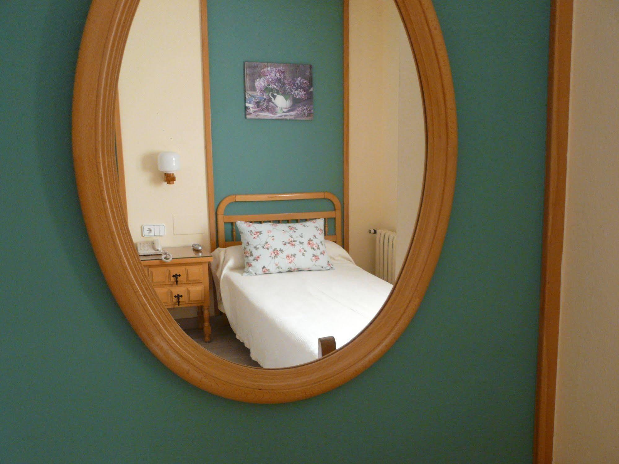 Hotel Nice La Seu d'Urgell Dış mekan fotoğraf