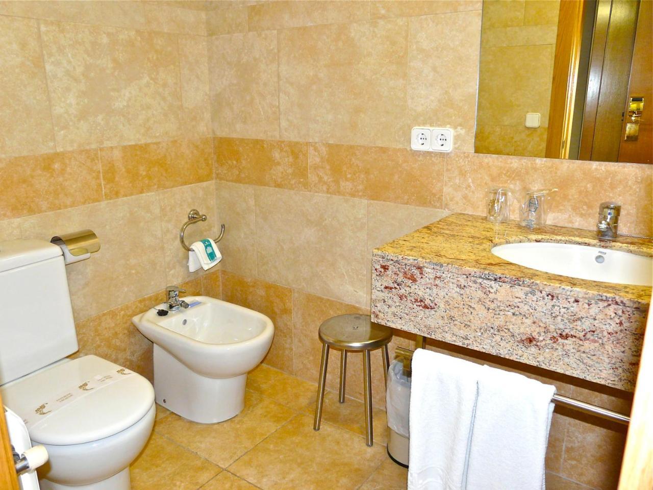 Hotel Nice La Seu d'Urgell Dış mekan fotoğraf